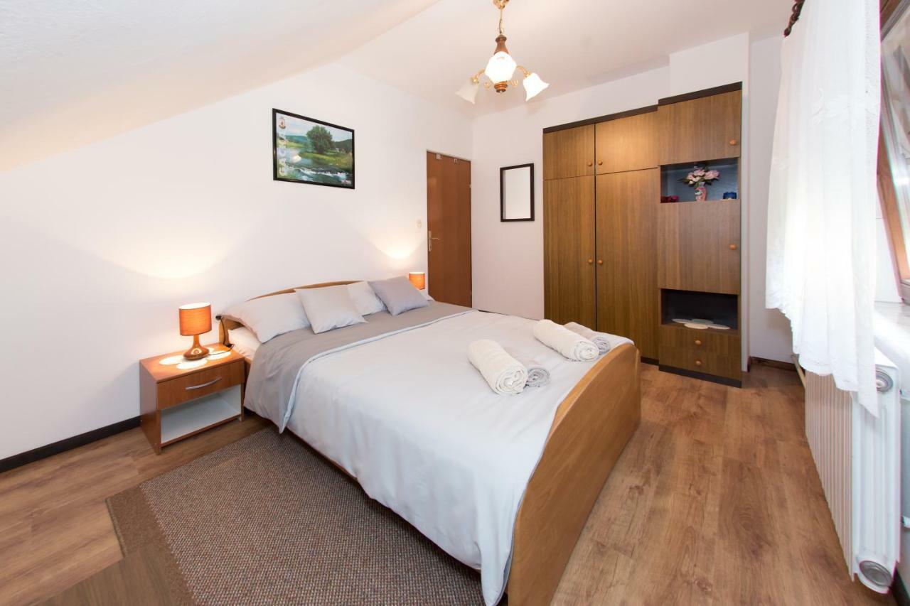 Ferienwohnung Apartman Dubravcic Otočac Exterior foto